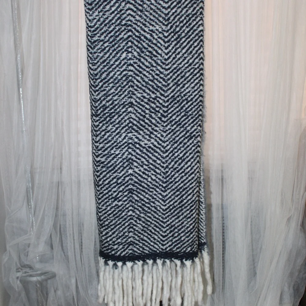 West Elm Brushed Faux Mohair Throw. Sz. 50
